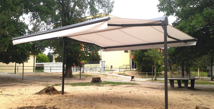 Schulhof Spielplatz Beschattung freistehende Markise von Klaiber Markisen Ombramobil OS4000